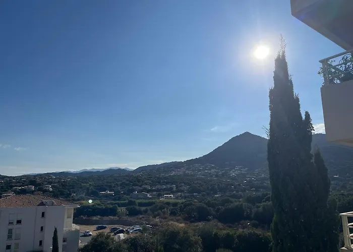 Vue Confort Au Coeur De La Nature LʼÎle-Rousse