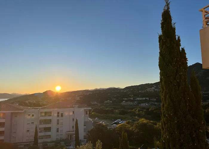 Vue Confort Au Coeur De La Nature * L'Ile-Rousse (Corsica)